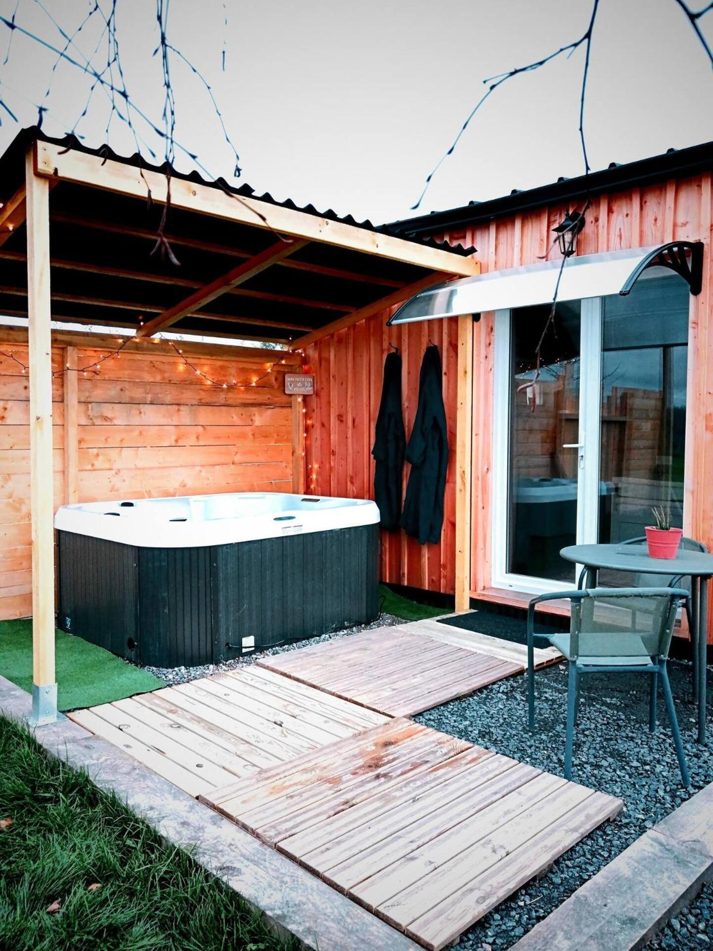Chalet Cosy Avec Option Jacuzzi Saint-Genes-de-Fronsac Exterior foto